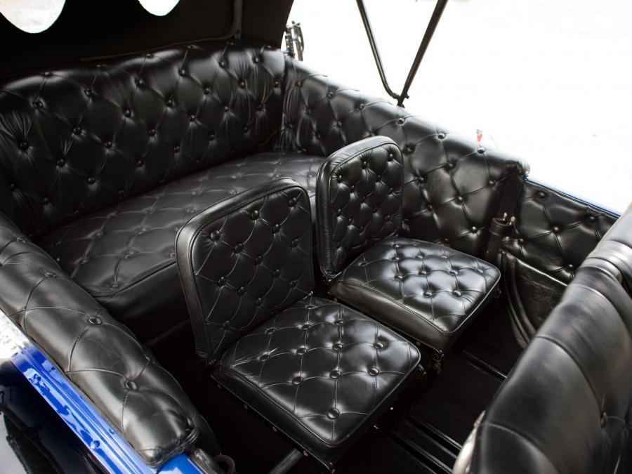 Интерьер Mitchell Light Six 6-Passenger Touring 1915 года  (фото 7 из 10)